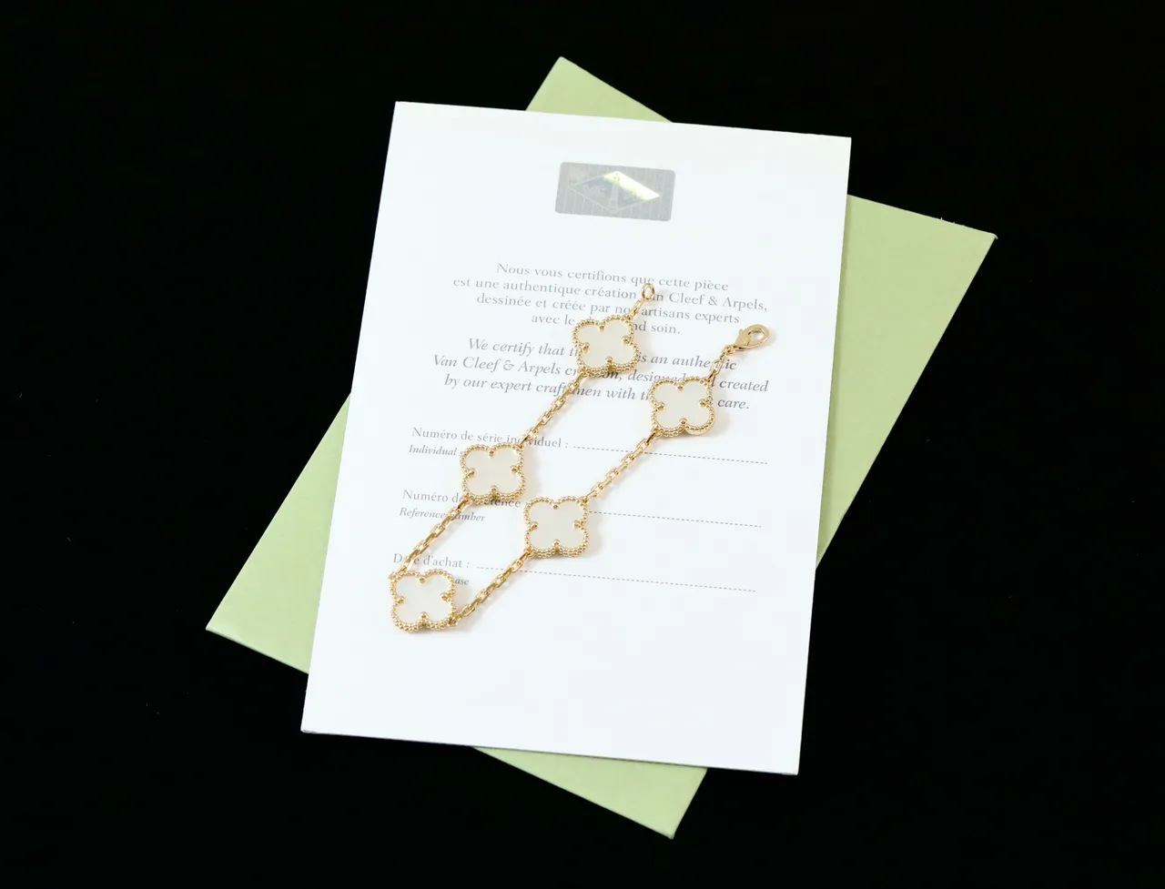 Van Cleef & Arpels Alhambra 五 motif 白色珍珠母金手链 7