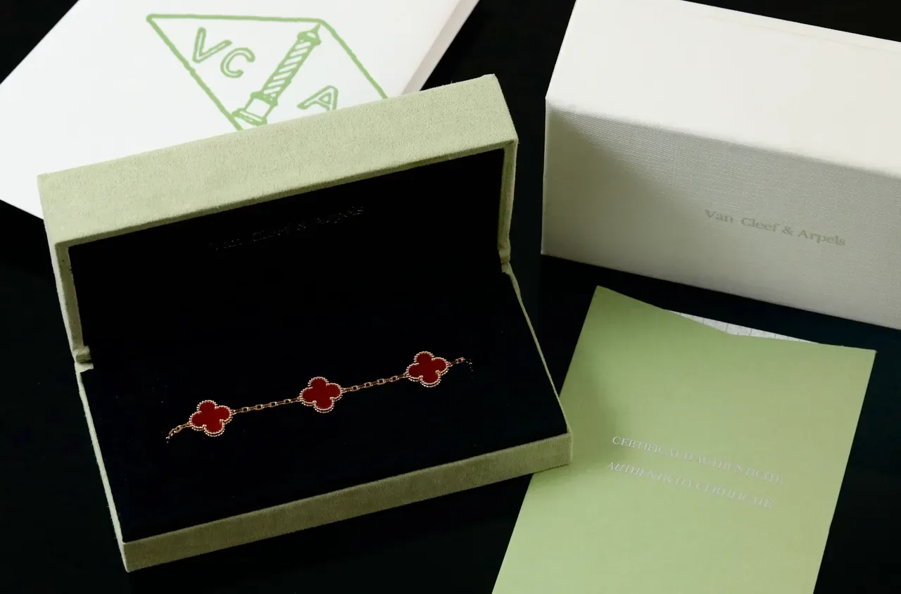 Van Cleef & Arpels Alhambra Five Motif Pulsera de Oro Esmalte Rojo 6