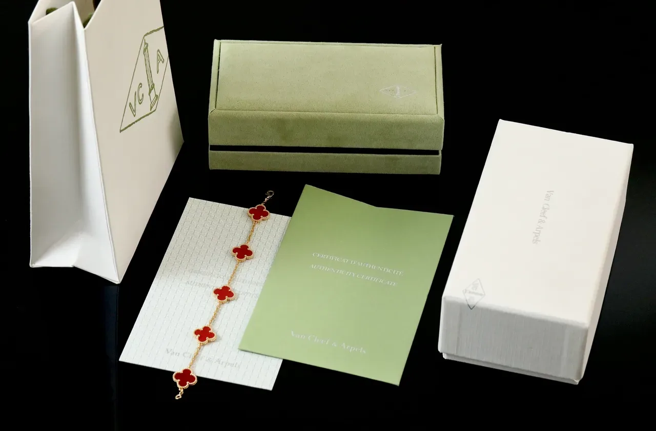 Van Cleef & Arpels Alhambra Five Motif Pulsera de Oro Esmalte Rojo 8
