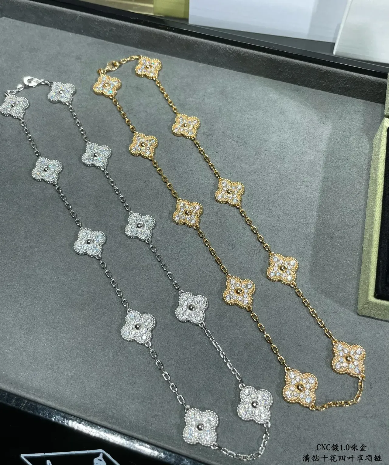 Van Cleef & Arpels Alhambra Pavé Trevo de Quatro Folhas Colar 4