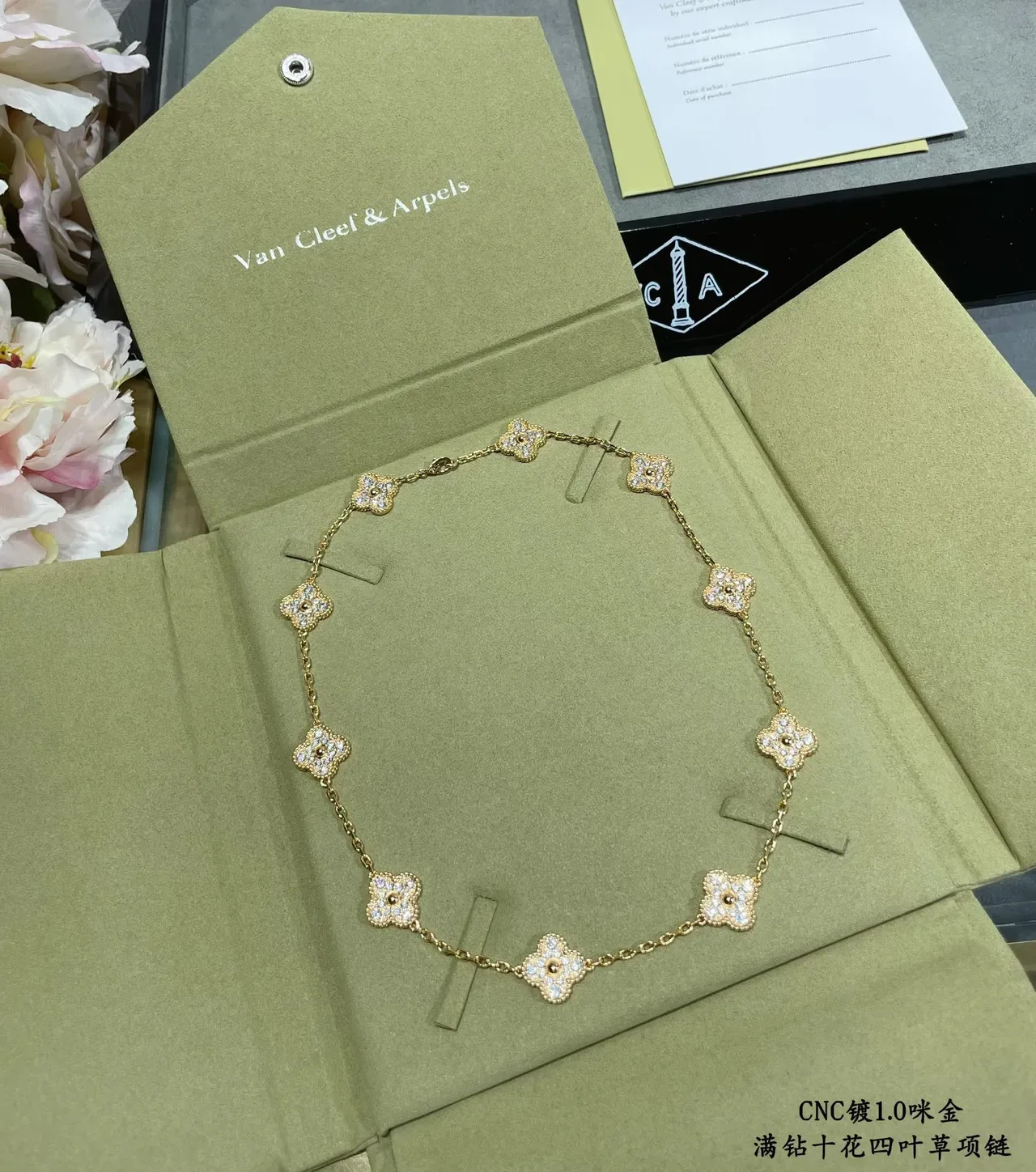 Van Cleef & Arpels Alhambra Pavé Trevo de Quatro Folhas Colar 6