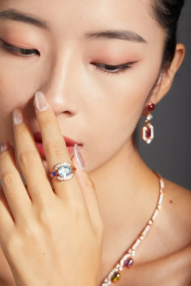 Van Cleef & Arpels 蓝色紫色几何光环多宝石戒指 2
