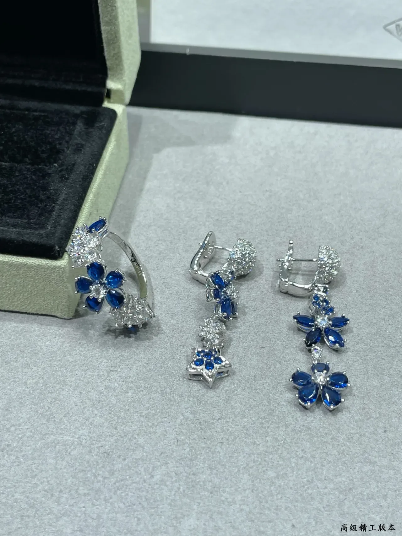 Van Cleef & Arpels Floral Motif Blue Sapphire and White Gemstone Ring 4