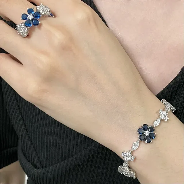 Van Cleef & Arpels Floral Motif Blue Sapphire and White Gemstone Ring 8