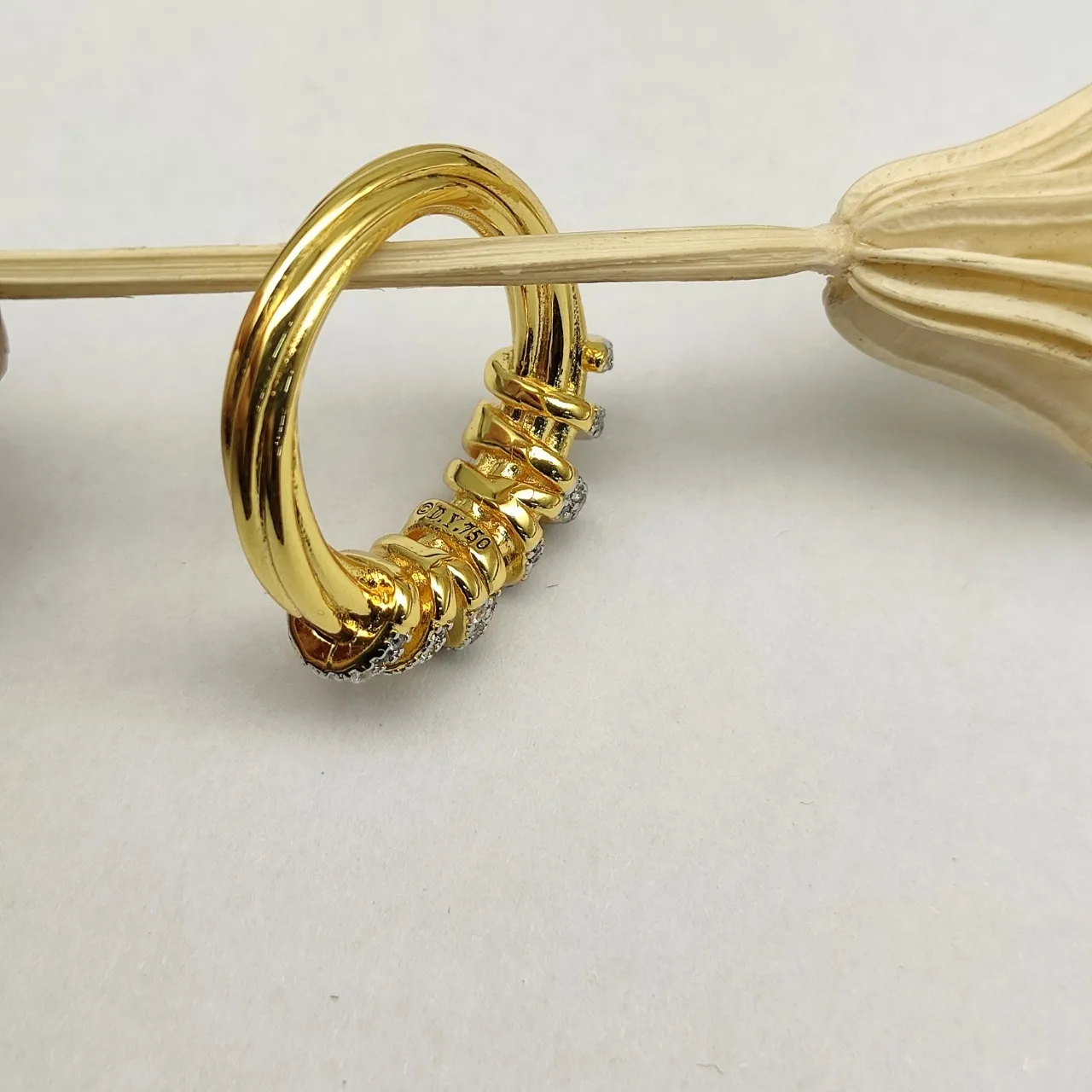 Van Cleef & Arpels خاتم ذهبي متعدد الشرائح مبطن بالماس المقصوص 7