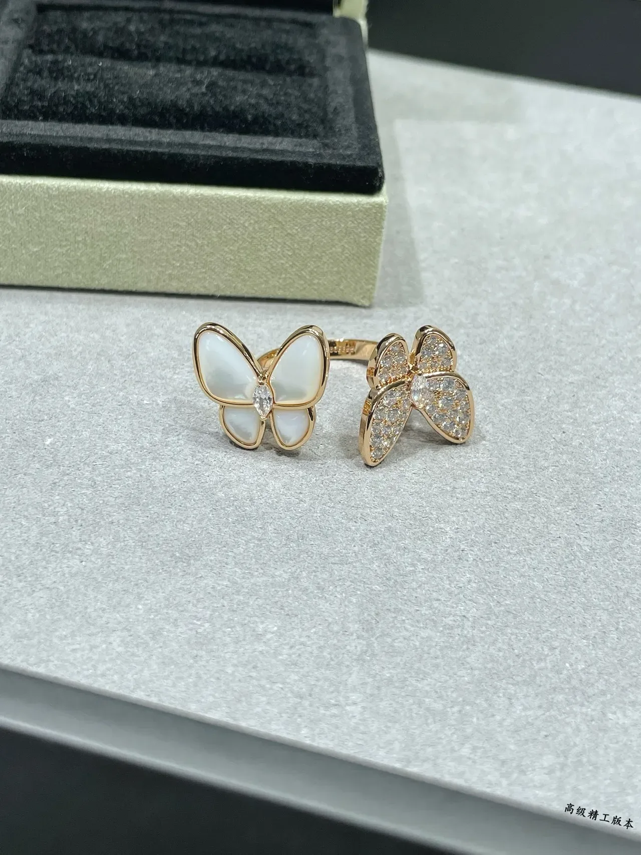 Van Cleef & Arpels Papillon सोने की सफेद तितली सिल्हूट पावे डायमंड सेटिंग रिंग 5