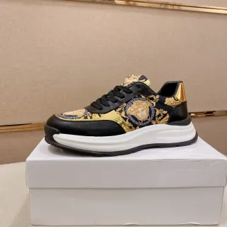 Versace কালো সোনার Medusa-Print Upper Lion Head Heel Tab Chunky Sneakers