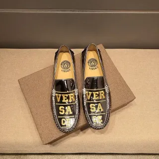 Versace 黑金 漆皮 Logo 字母 乐福鞋