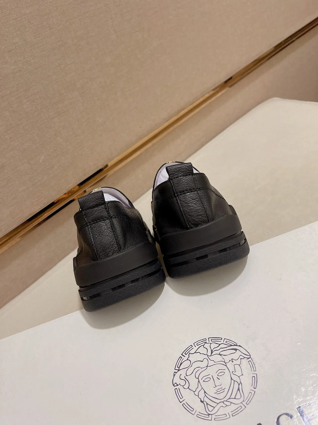 Versace Chain Reaction Negro Dorado Impresión Baroque Vamp Tacón Grueso Esculpido Loafer 3
