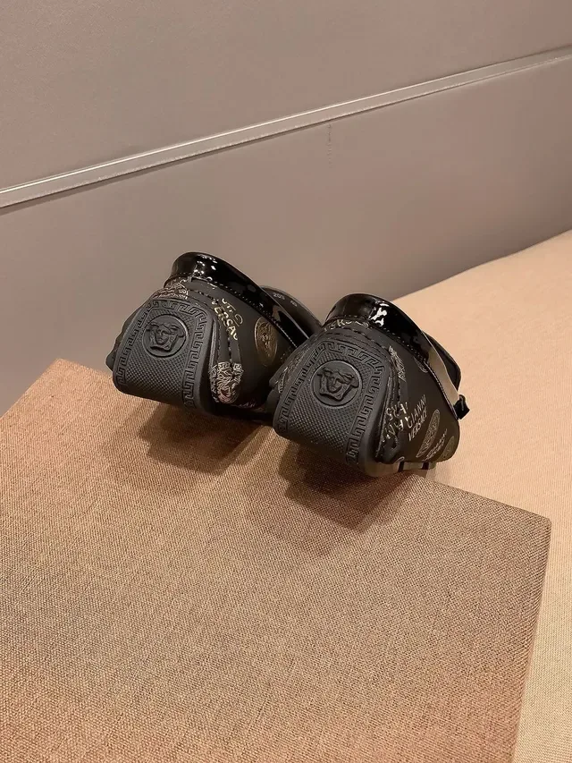 Versace Chain Reaction Negro Dorado Impresión de Logo Parte Superior Hebilla Medusa Hardware Mocasín 2