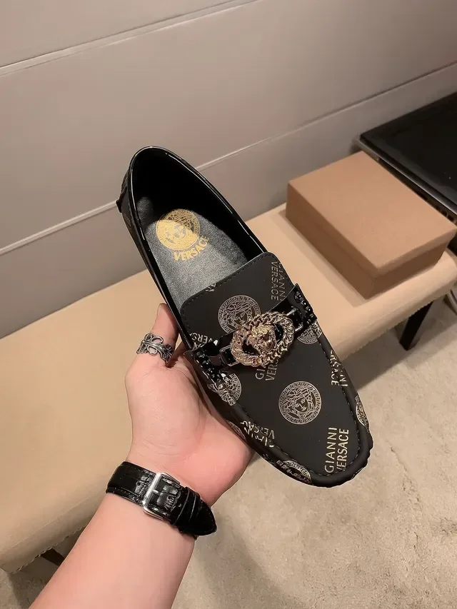 Versace Chain Reaction Negro Dorado Impresión de Logo Parte Superior Hebilla Medusa Hardware Mocasín 9