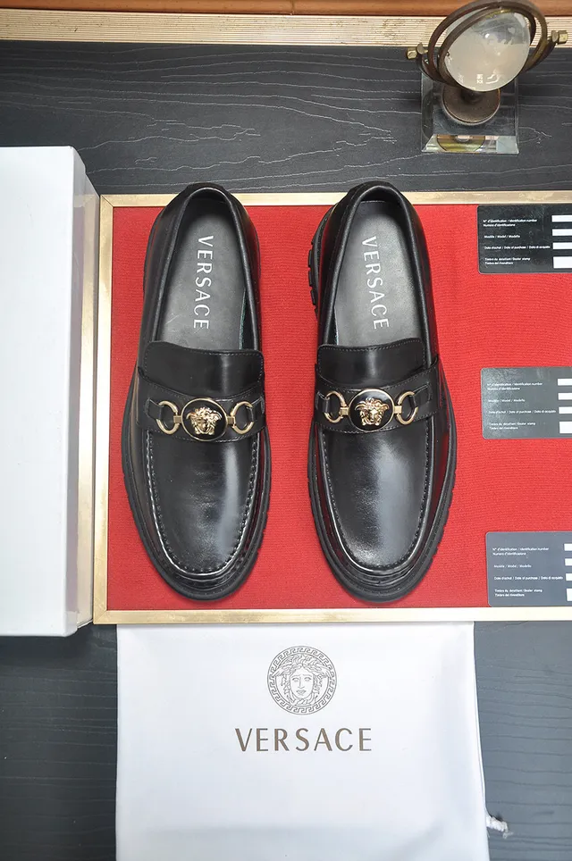 Versace Chain Reaction 黑色皮革 Medusa Buckle 乐福鞋 2