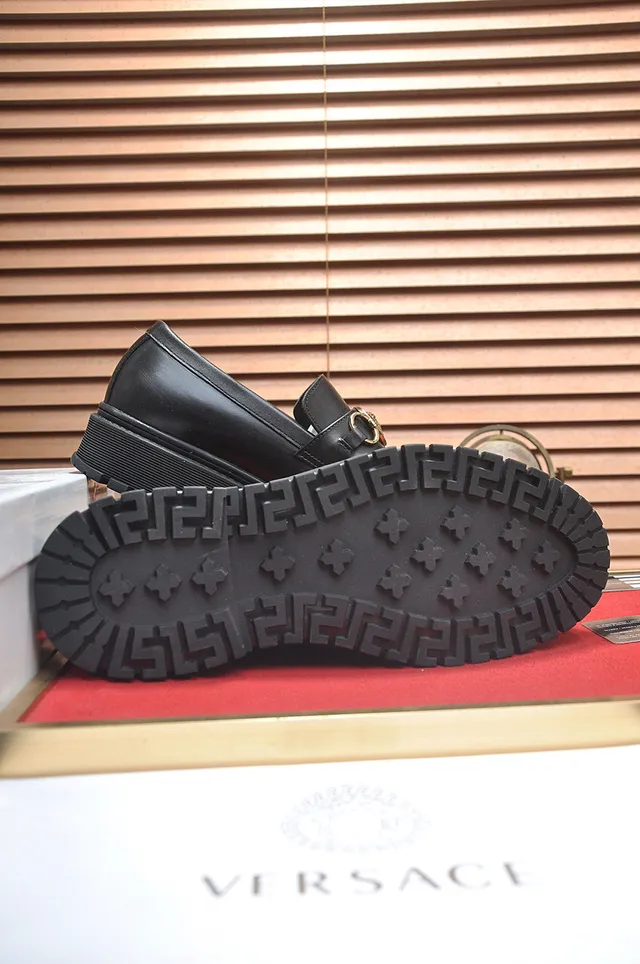 Versace Chain Reaction 黑色皮革 Medusa Buckle 乐福鞋 7