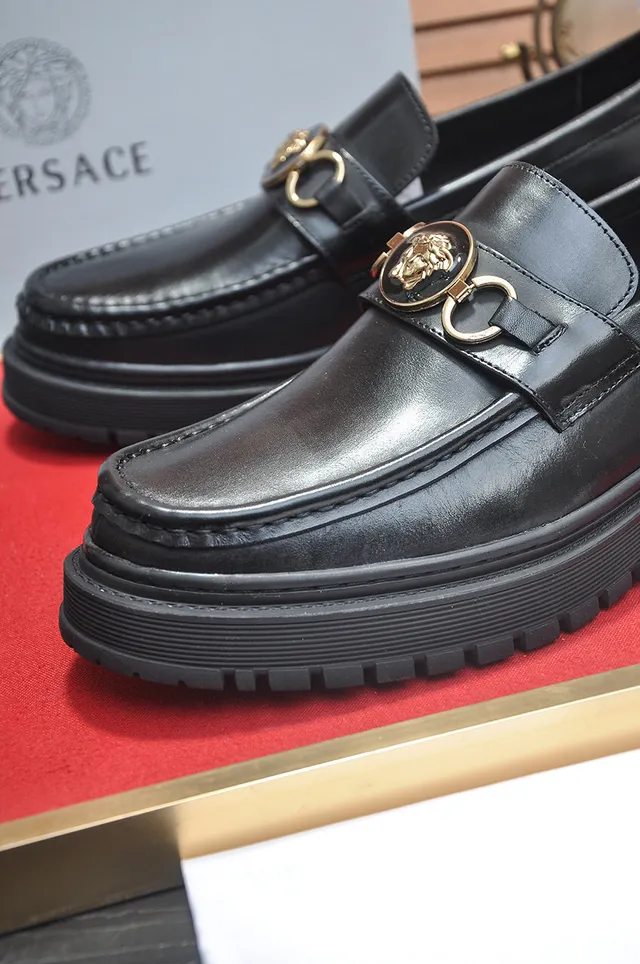 Versace Chain Reaction 黑色皮革 Medusa Buckle 乐福鞋 8