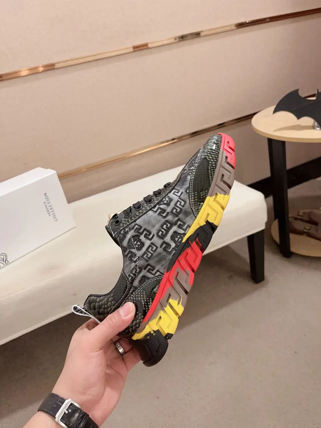 Versace Chain Reaction أسود أحمر أصفر ذهبي لايف ستايل سنيكرز 4