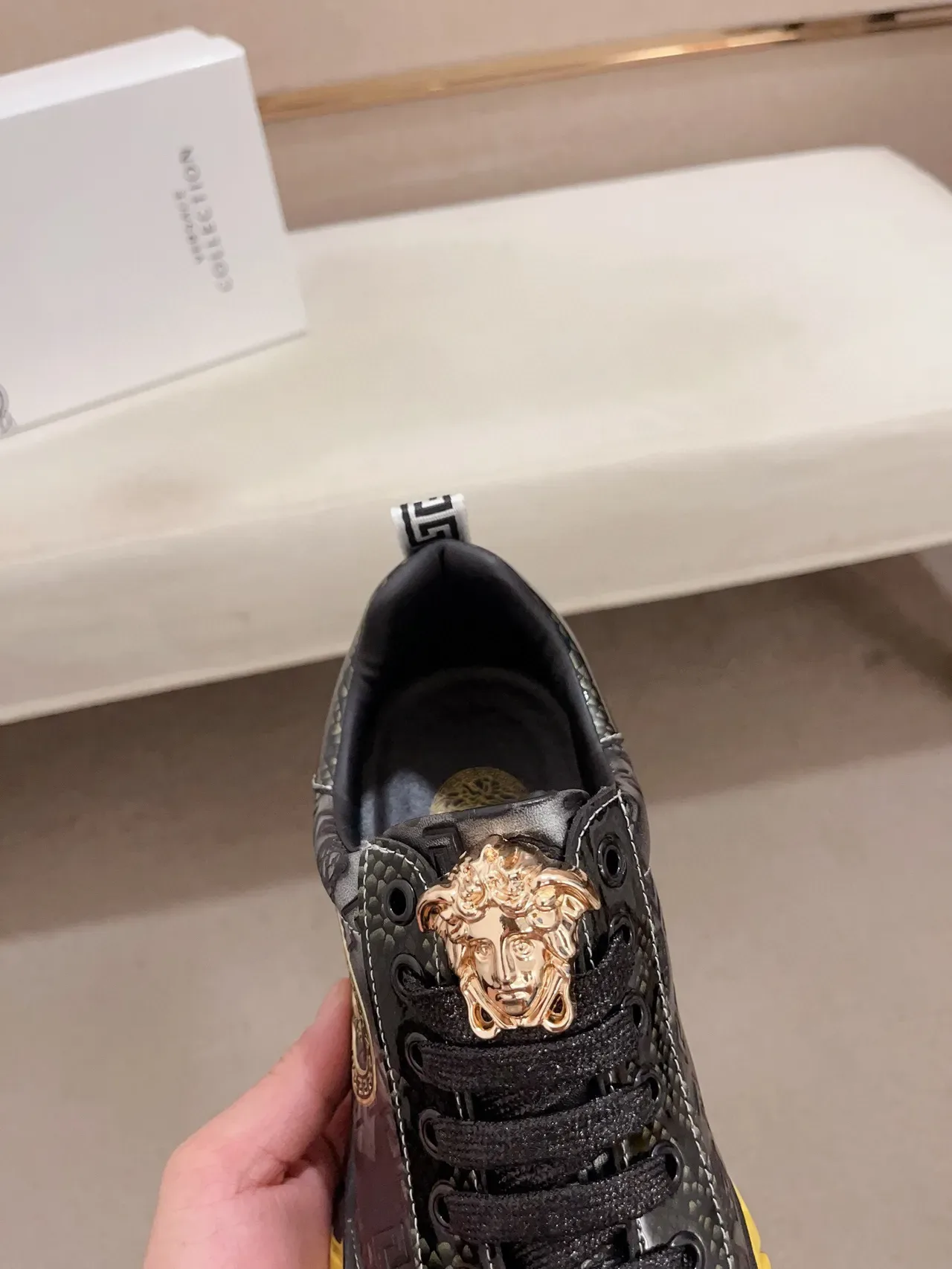Versace Chain Reaction أسود أحمر أصفر ذهبي لايف ستايل سنيكرز 5