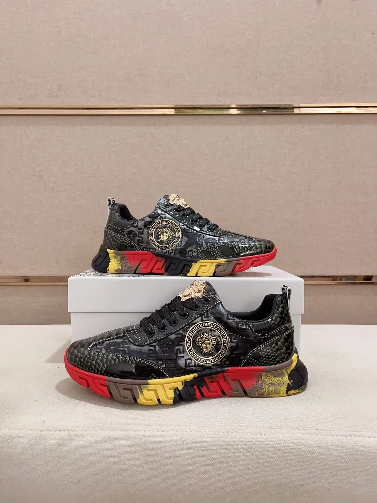 Versace Chain Reaction أسود أحمر أصفر ذهبي لايف ستايل سنيكرز 6