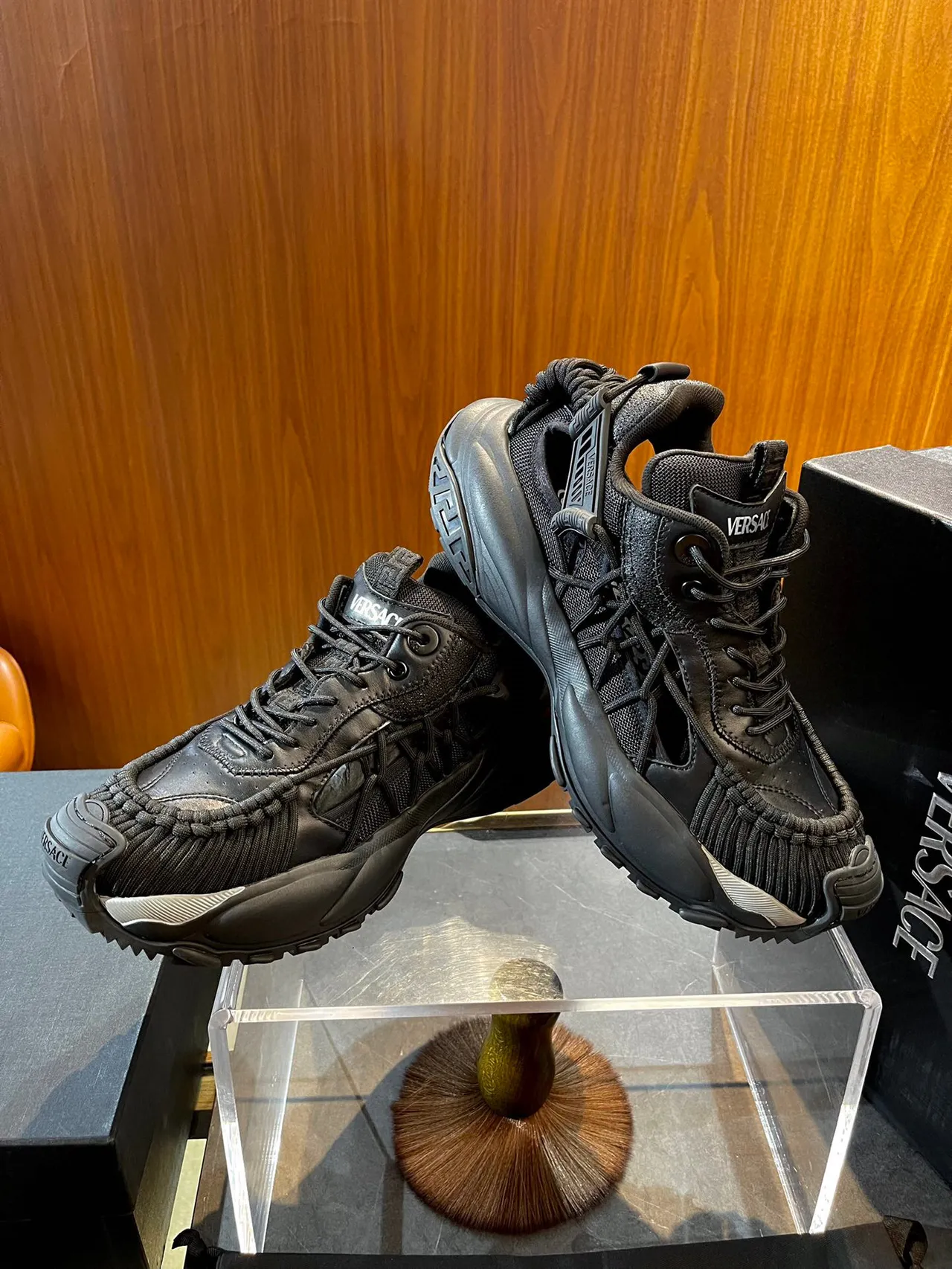 Versace Chain Reaction Sapatilhas Chunky com Bico Trançado Preto 3