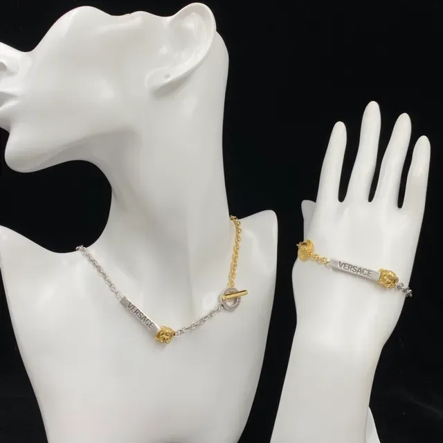 Versace Chain Reaction Oro Plata Dos Tonos Metal Cabeza Medusa Encanto Collar 2
