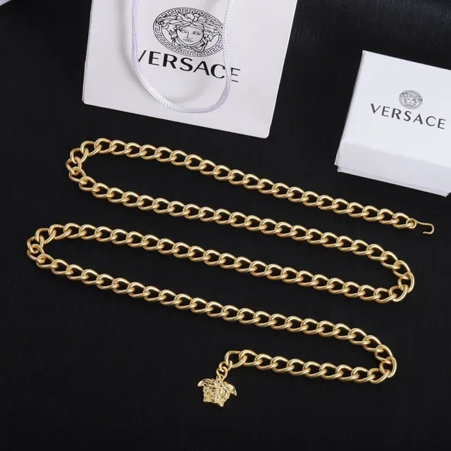 Versace Chain Reaction Collar de tono dorado con cabeza de Medusa 4