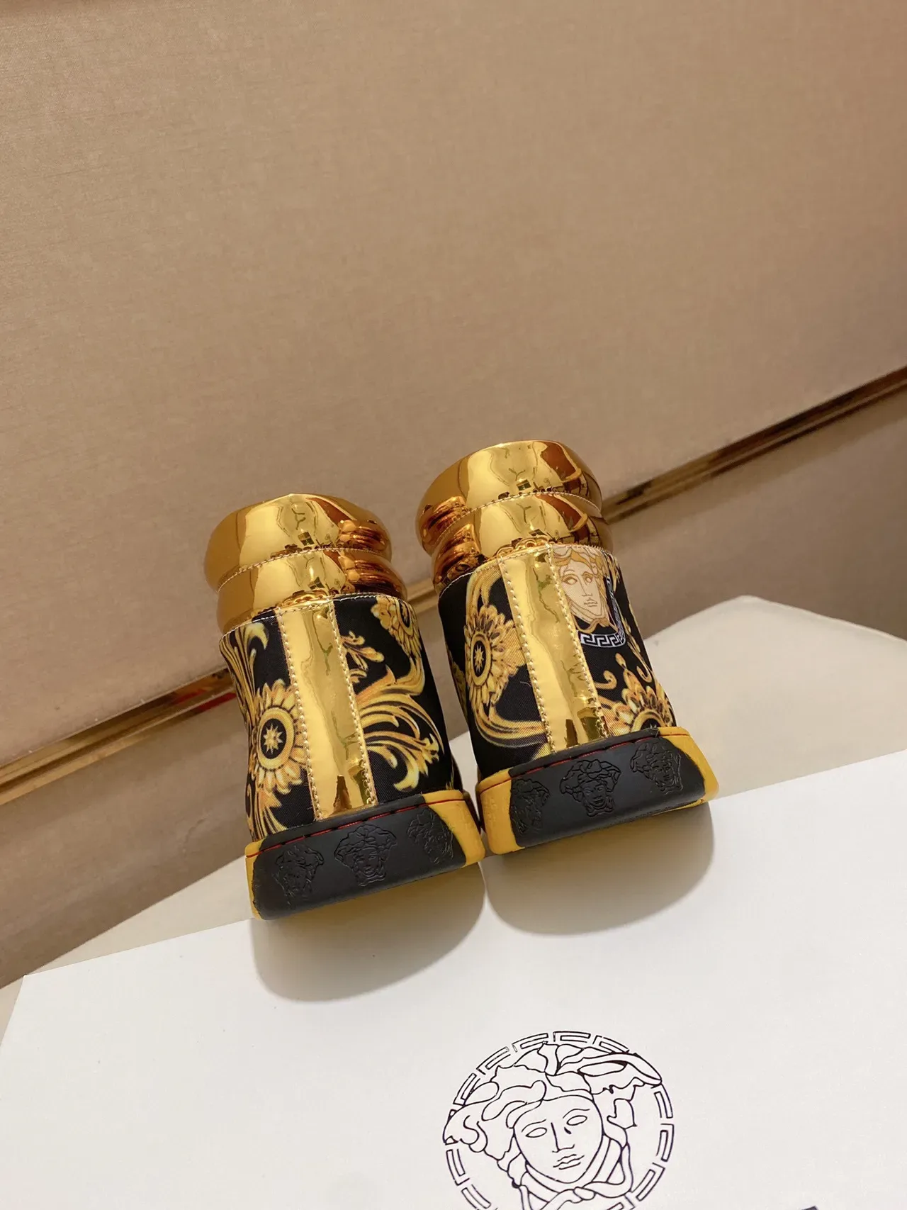 Versace Chain Reaction Tênis Lifestyle Ouro metálico Estampa barroca 3
