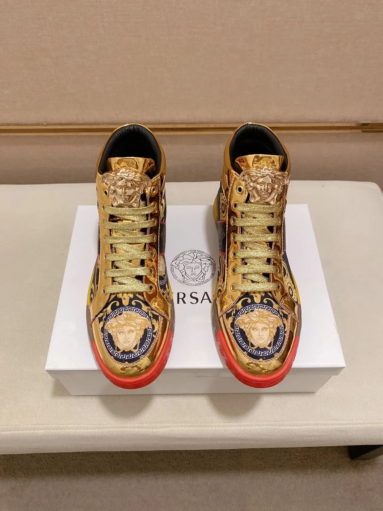 Versace Chain Reaction Tênis Lifestyle Ouro metálico Estampa barroca 4