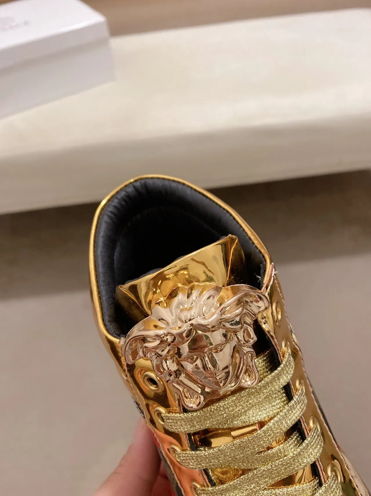 Versace Chain Reaction Tênis Lifestyle Ouro metálico Estampa barroca 5