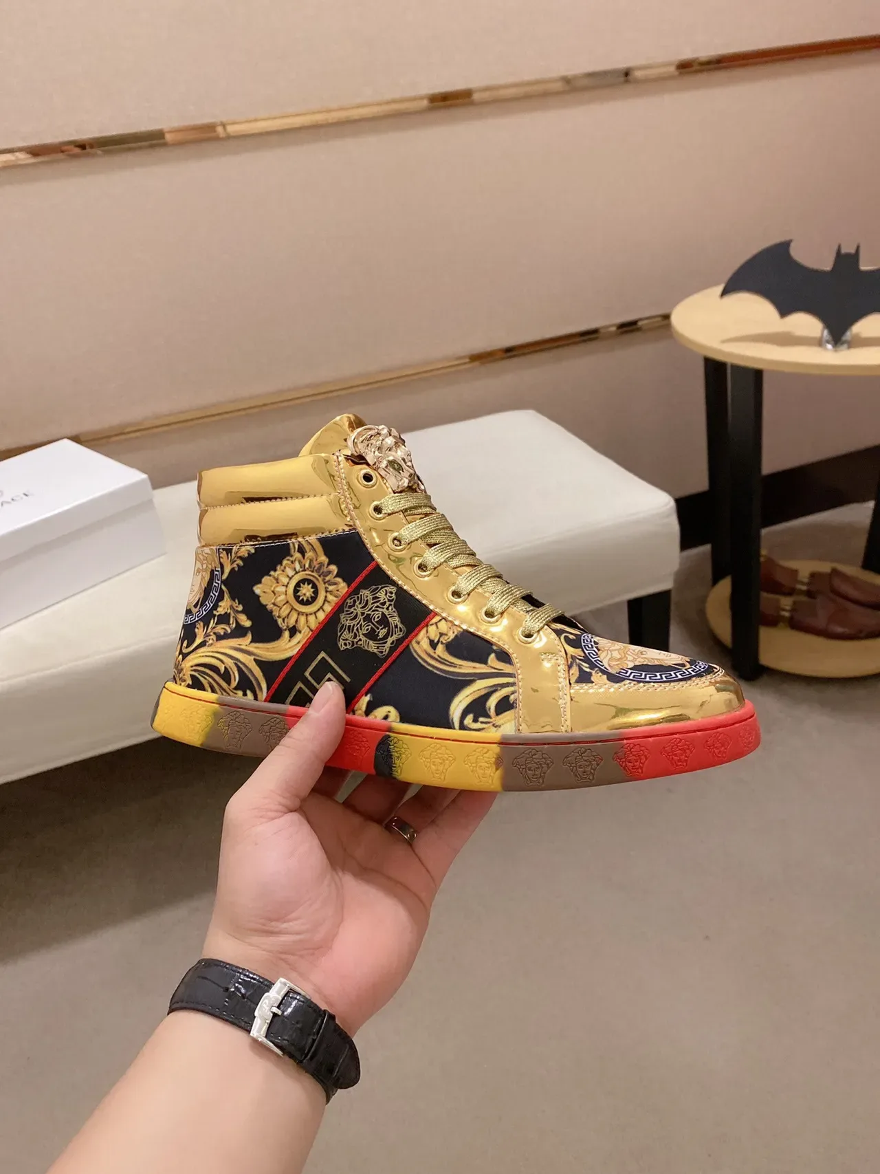 Versace Chain Reaction Tênis Lifestyle Ouro metálico Estampa barroca 7