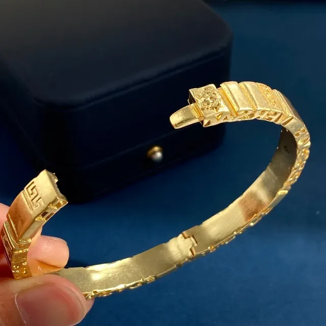 Versace Greca Odissea সোনালি খোদাই করা লোগো ব্যাংগেল ব্রেসলেট 2