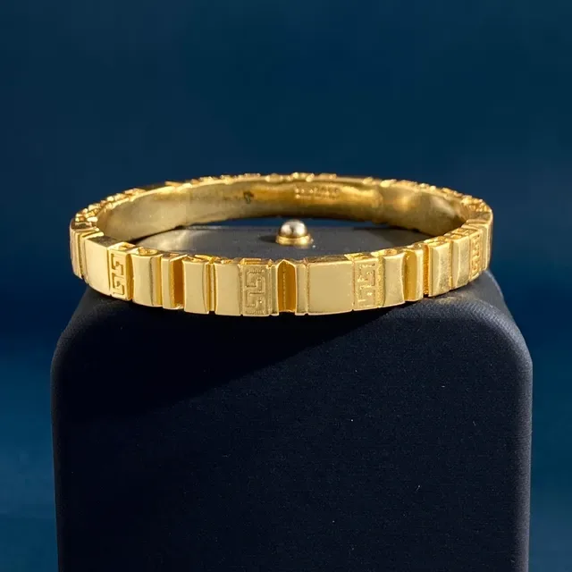 Versace Greca Odissea সোনালি খোদাই করা লোগো ব্যাংগেল ব্রেসলেট 7