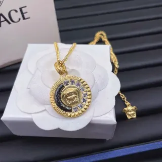 Versace Medusa সিক্কা সোনার রং কালো এনামেল ক্রিস্টাল পেন্ডেন্ট হার