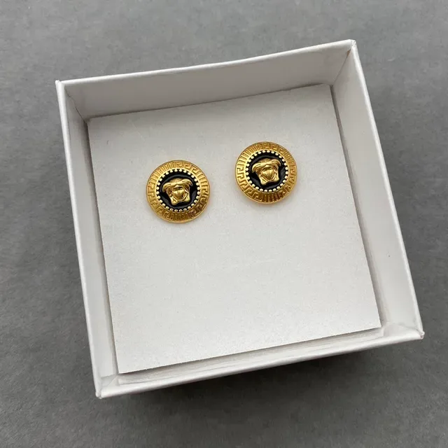 Versace Medusa গোল্ড টোন কালো এনামেল স্টাড কানের দুল 4