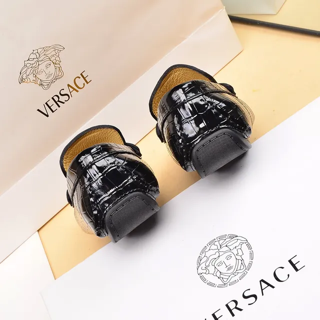 Versace Medusa Horsebit Loafer حذاء لوفر جلد أسود لامع مطبوع تمساح 2