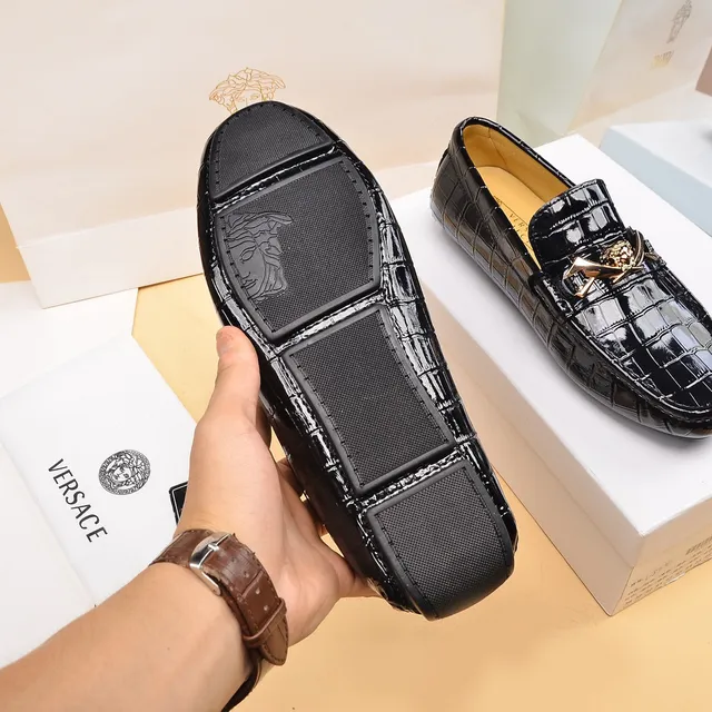 Versace Medusa Horsebit Loafer حذاء لوفر جلد أسود لامع مطبوع تمساح 3