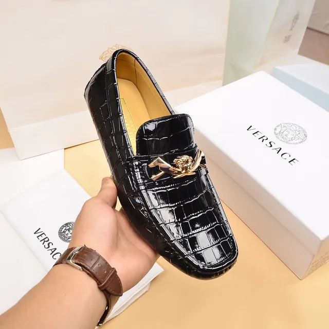Versace Medusa Horsebit Loafer حذاء لوفر جلد أسود لامع مطبوع تمساح 6