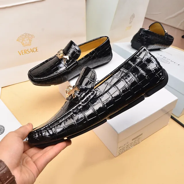 Versace Medusa Horsebit Loafer حذاء لوفر جلد أسود لامع مطبوع تمساح 7