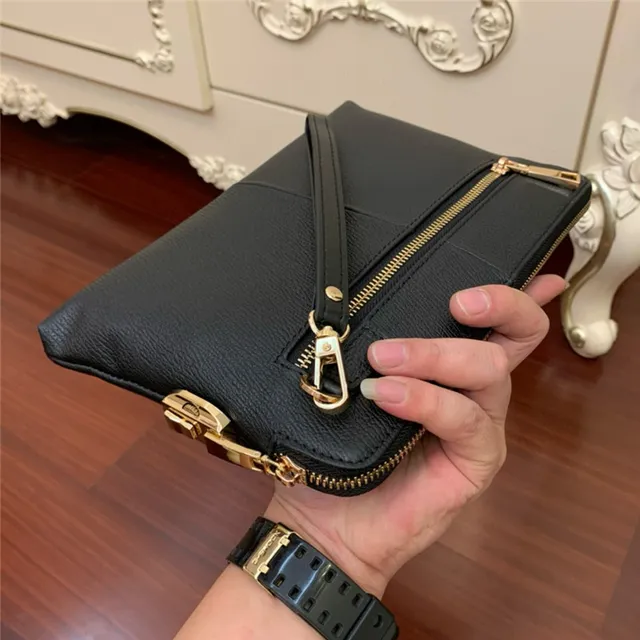 Versace Medusa Medallion Pochette de cuir texturisé noir et or 5