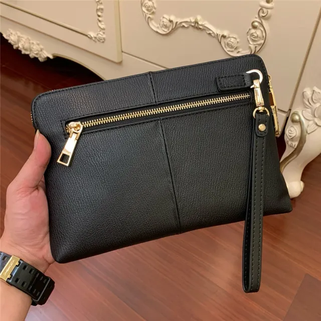 Versace Medusa Medallion Pochette de cuir texturisé noir et or 7