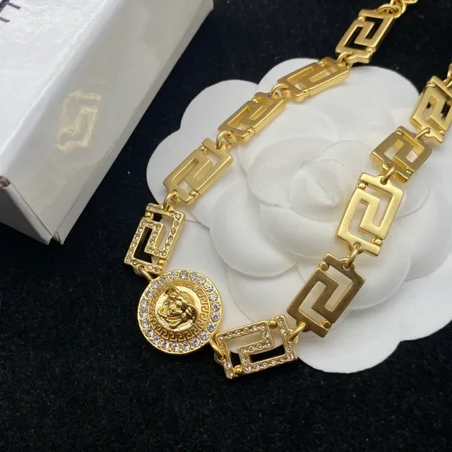 قلادة Versace Odissea Greca مفتاح ميدوسا عملة 2