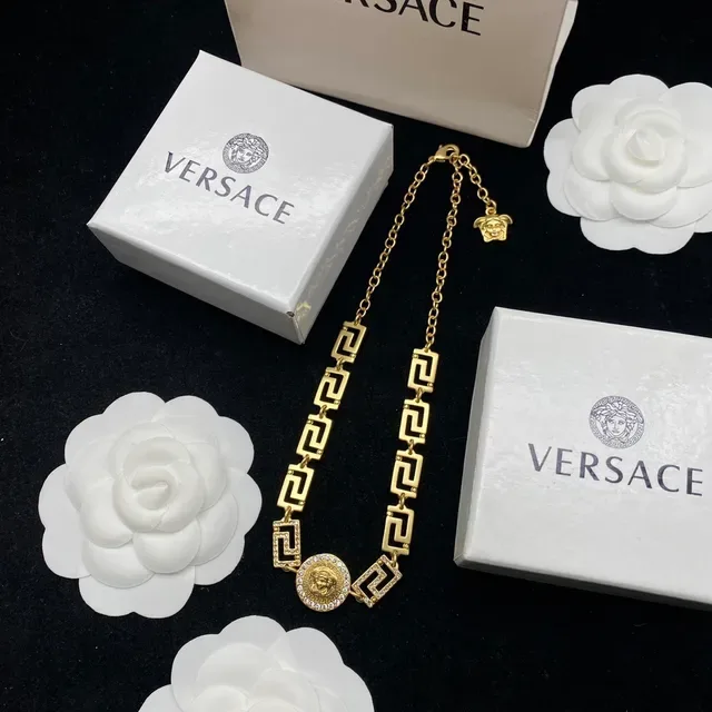 قلادة Versace Odissea Greca مفتاح ميدوسا عملة 3