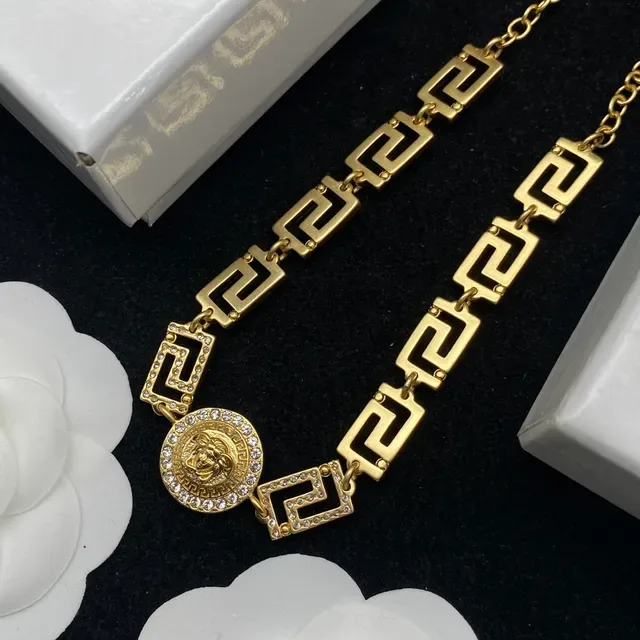 قلادة Versace Odissea Greca مفتاح ميدوسا عملة 6