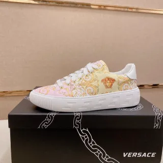 Versace Odissea 粉色和米色巴洛克印花生活方式运动鞋