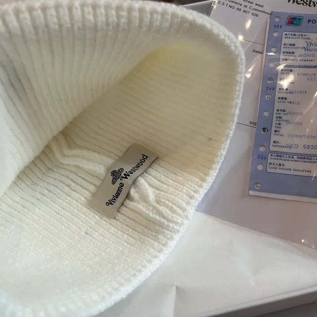 Vivienne Westwood Orb Beige Azul Gorro de tricot acanalado con puño plegado 3
