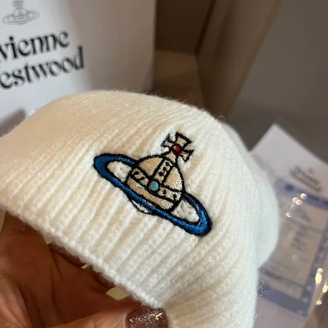 Vivienne Westwood Orb Beige Azul Gorro de tricot acanalado con puño plegado 5
