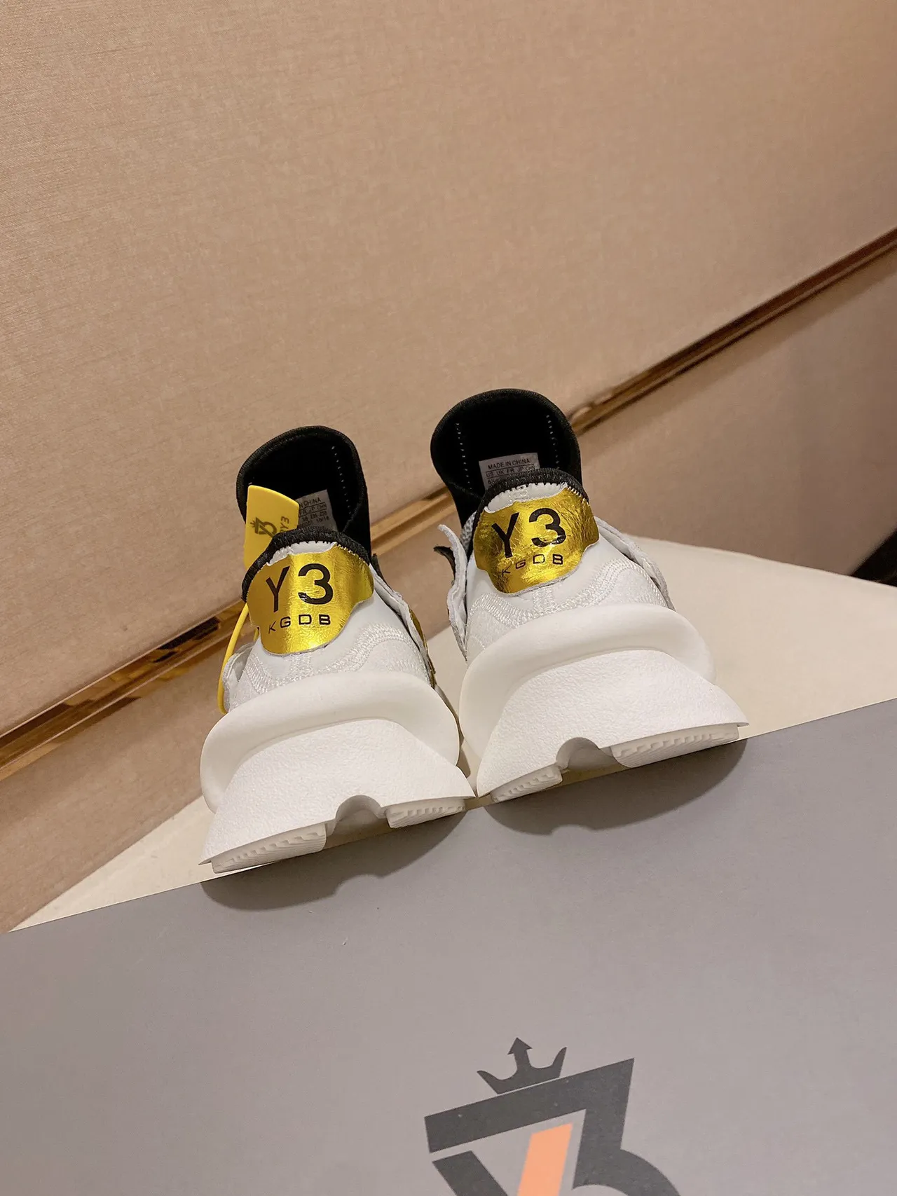Y-3 Or Noir Métallique Cuir Maille Superposition Style de Vie Sneakers 3