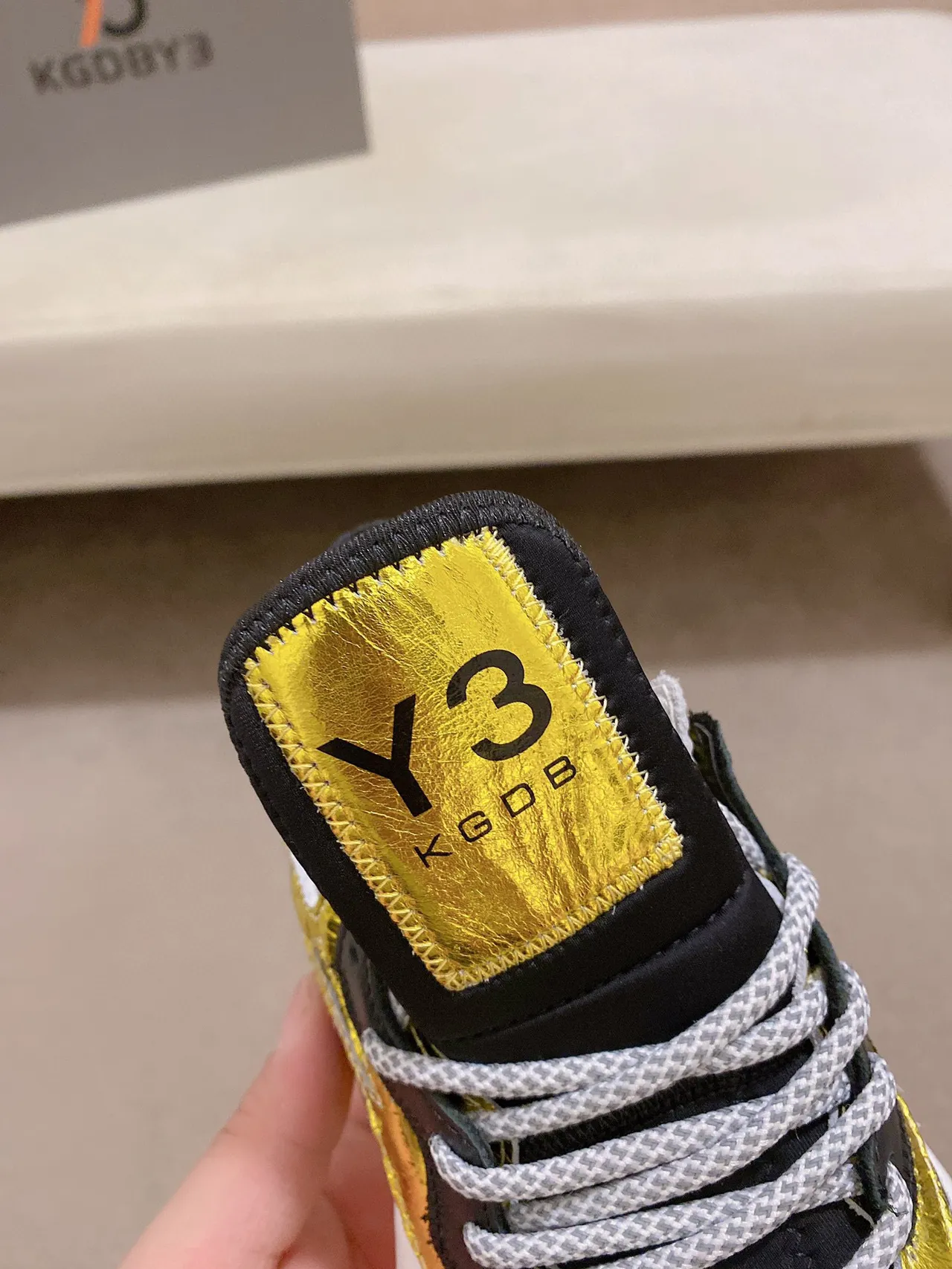 Y-3 Or Noir Métallique Cuir Maille Superposition Style de Vie Sneakers 5