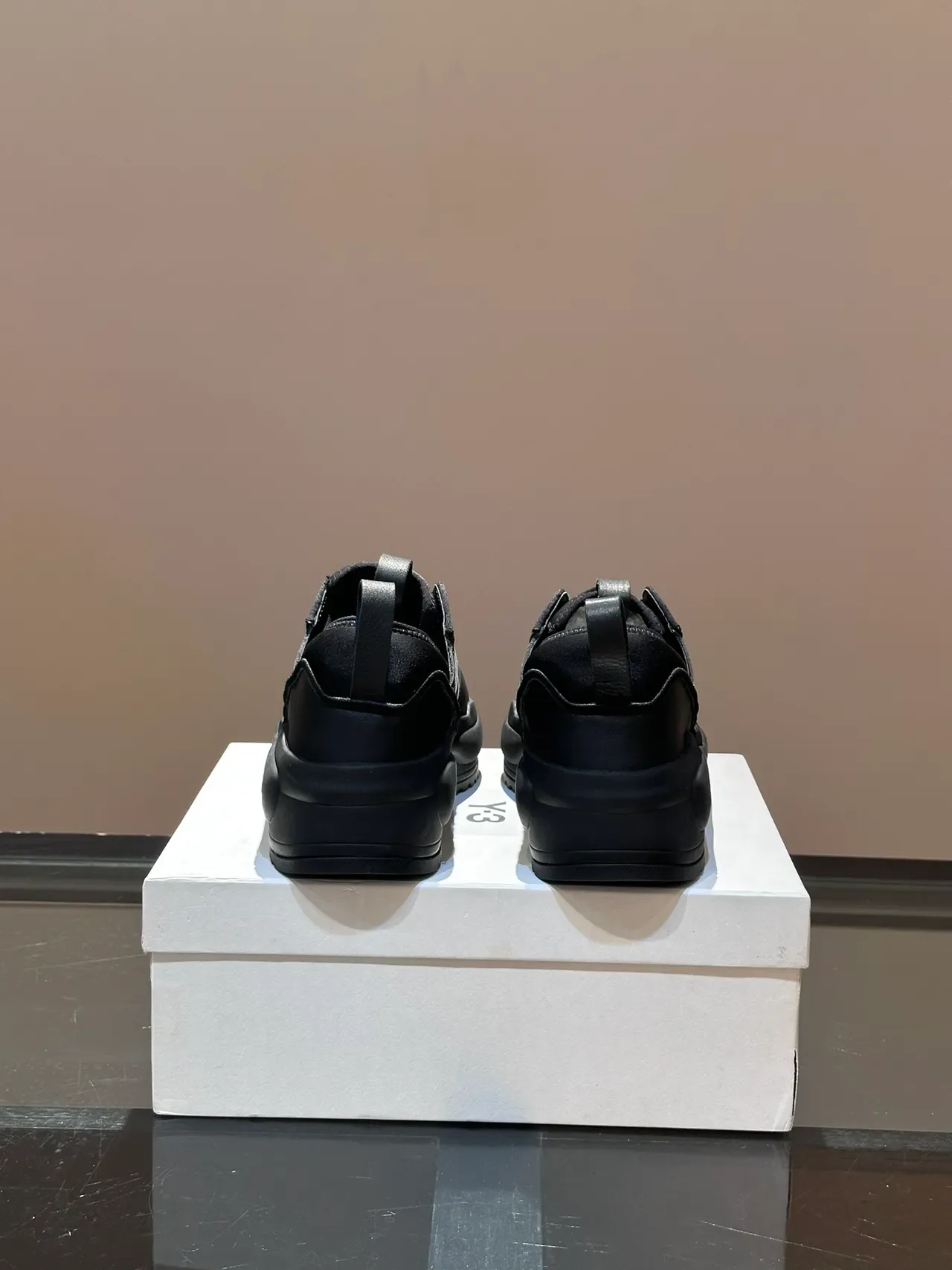 Y-3 Kaiwa 黑色 单色 去构面 厚底运动鞋 4
