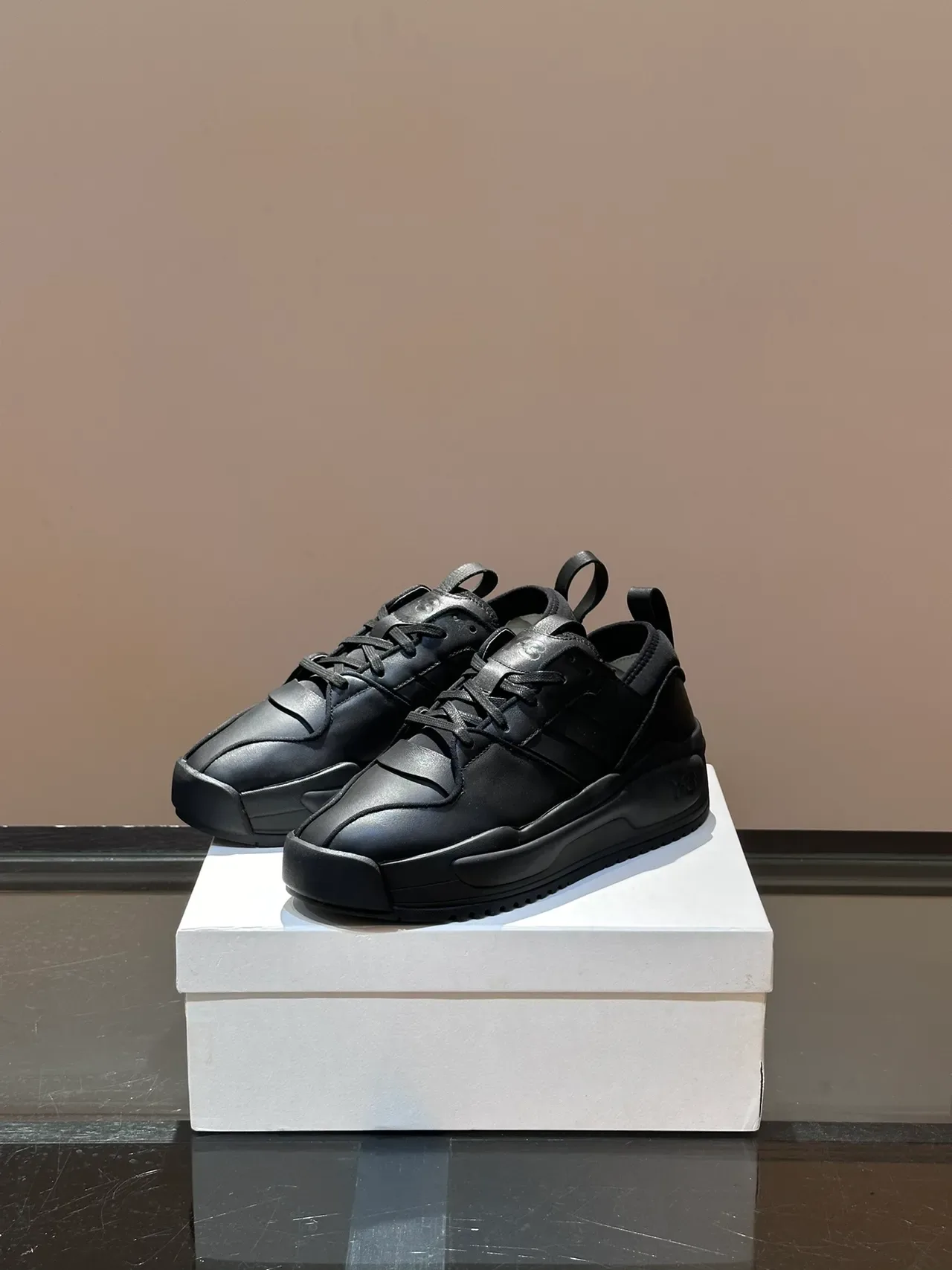 Y-3 Kaiwa 黑色 单色 去构面 厚底运动鞋 5