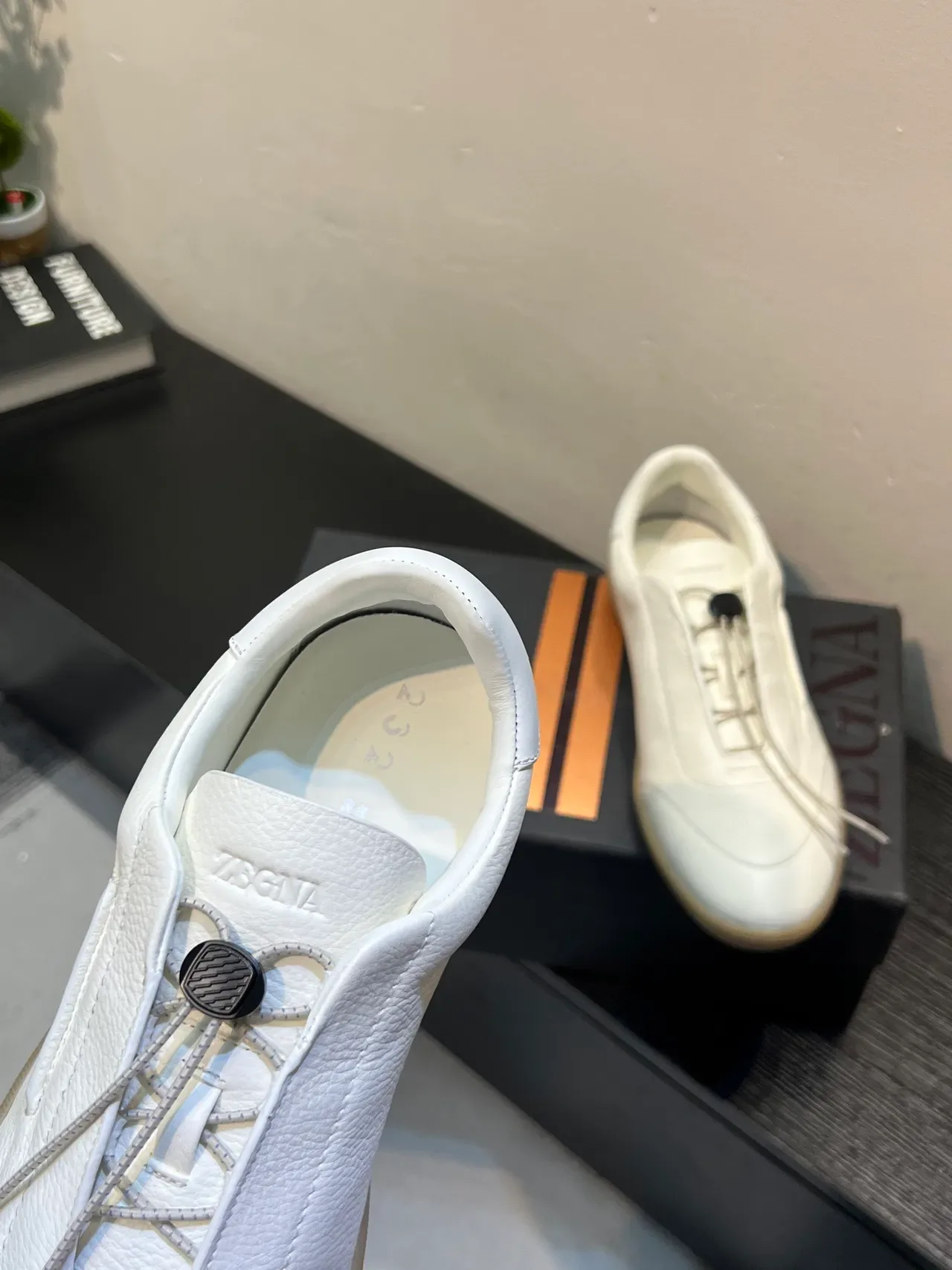 Zegna حذاء رياضي أبيض جلد حبيبي نمط حياة 7