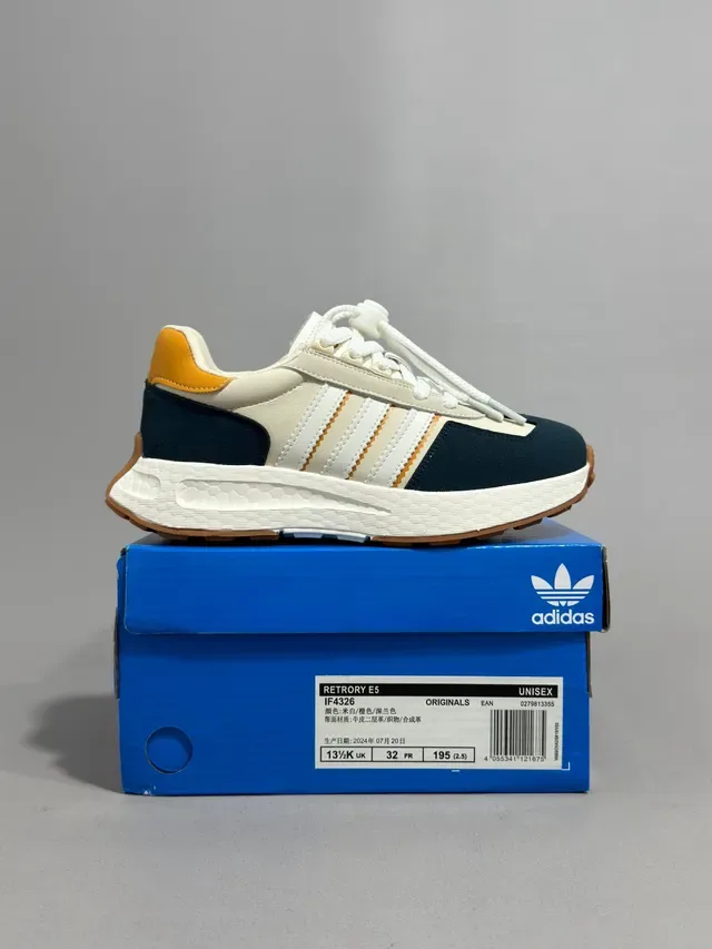 Adidas Beige Rojo Retro Runner Silueta Tres Rayas Panel Lateral Lifestyle Sneakers 5